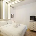 Innovative Upscale 2-Br Flat In Premium Location