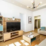 Innovative Upscale 2-Br Flat In Premium Location