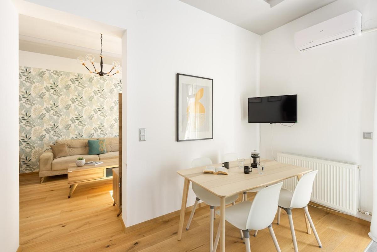 Innovative Upscale 2-br Flat In Premium Location *