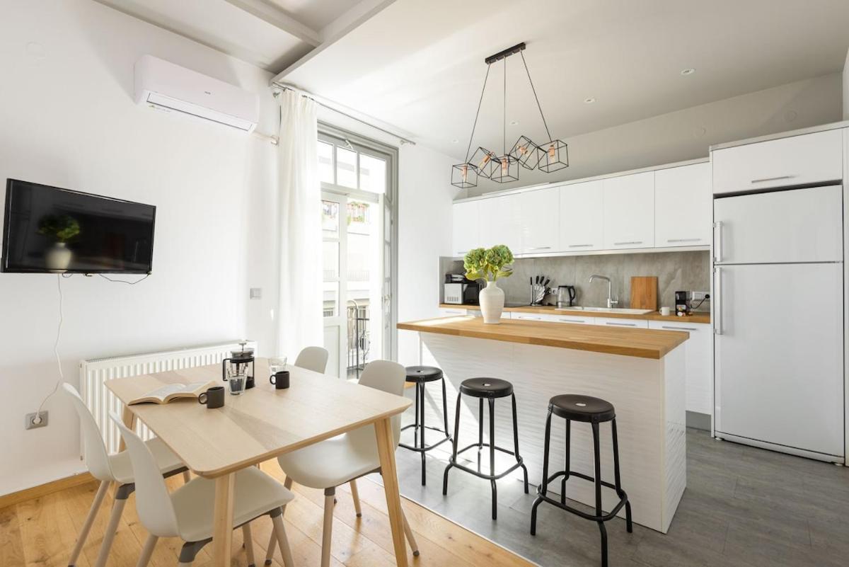 Apartment Innovative Upscale 2-br Flat In Premium Location *