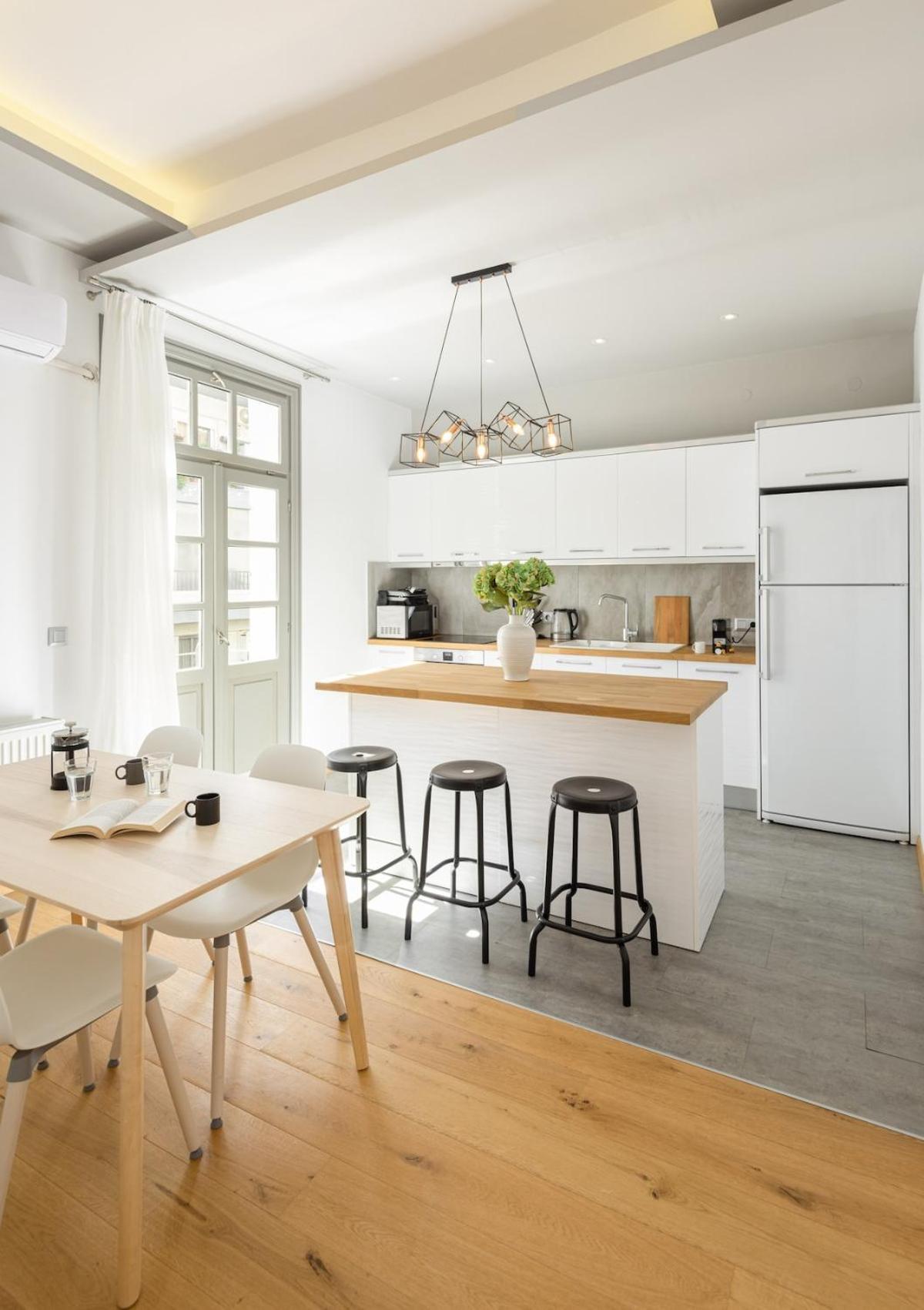Innovative Upscale 2-br Flat In Premium Location Apartment
