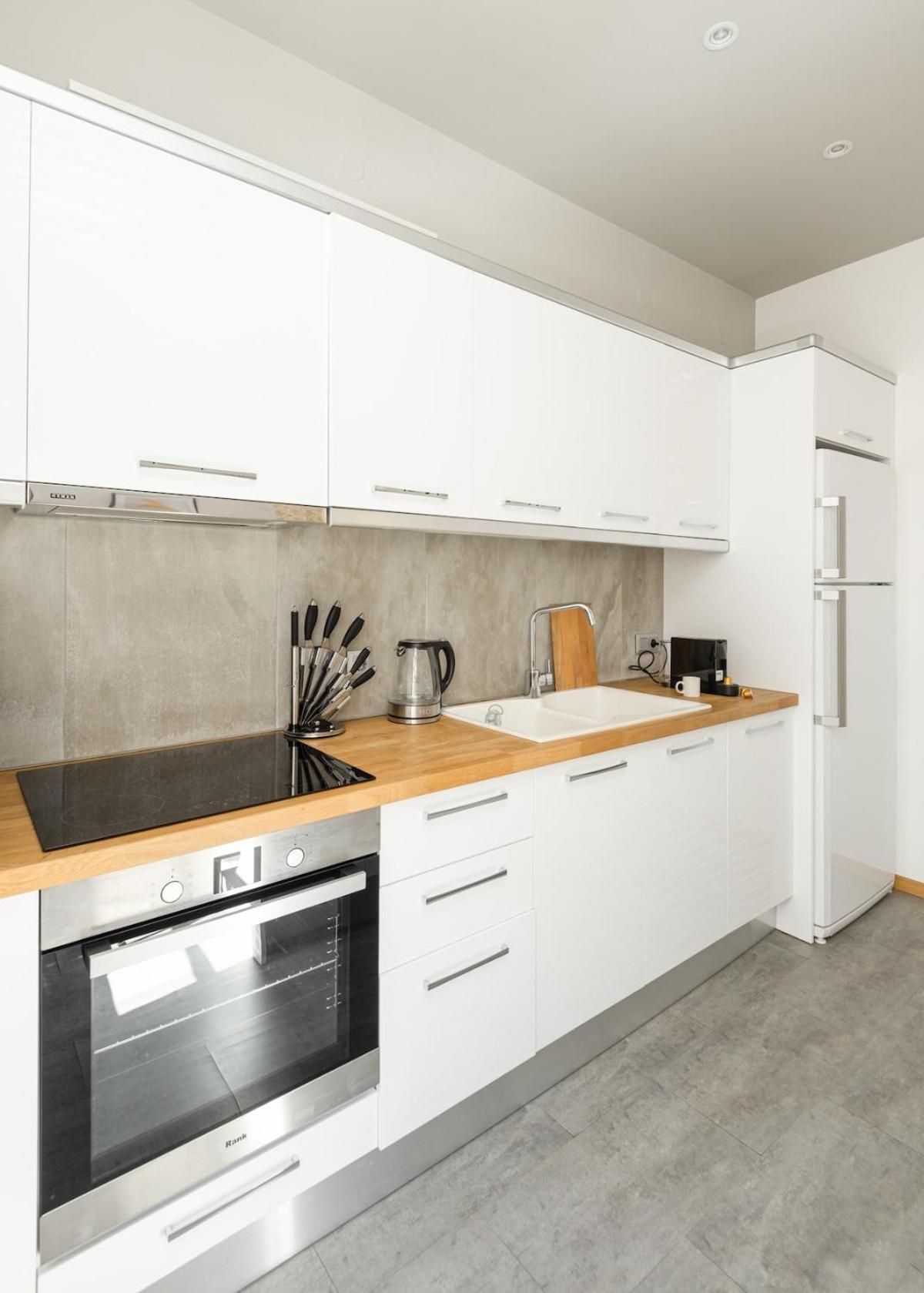 Innovative Upscale 2-br Flat In Premium Location Apartment *
